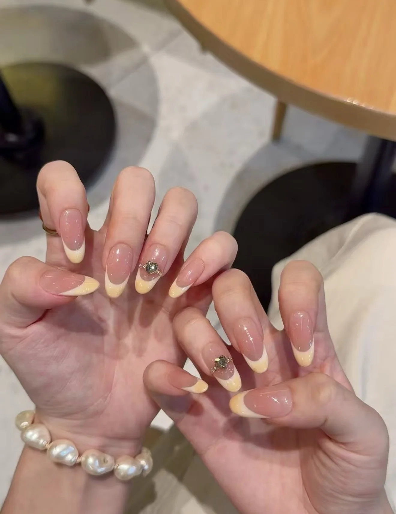 Crème French handmade press-on nail set